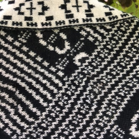 Waterfall cardigan NWOT with geometric design M. - Picture 7 of 9